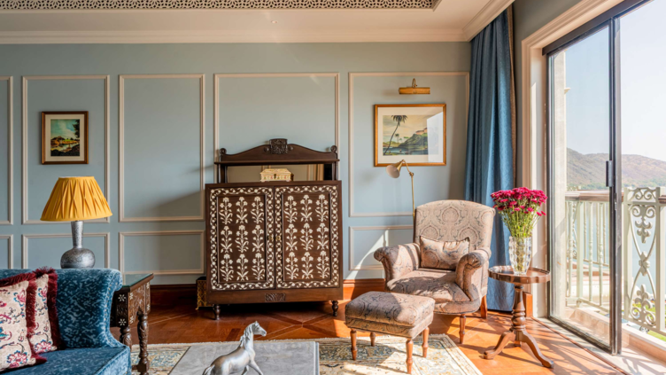 Lakeshore Signature Room
