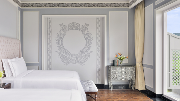 Flamingo Signature Room with Balcony Twin Bed